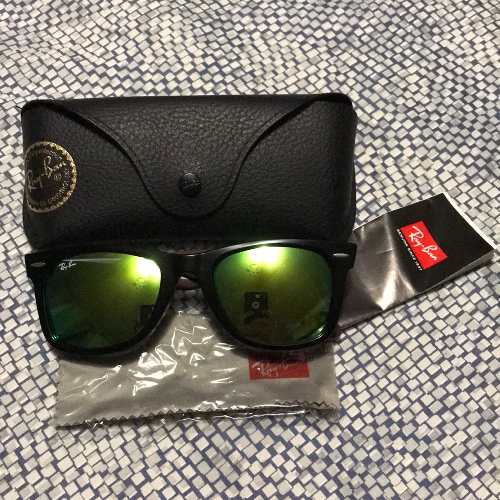 ⛔️SOLD⛔️Rayban Wayfarer Sunglasses